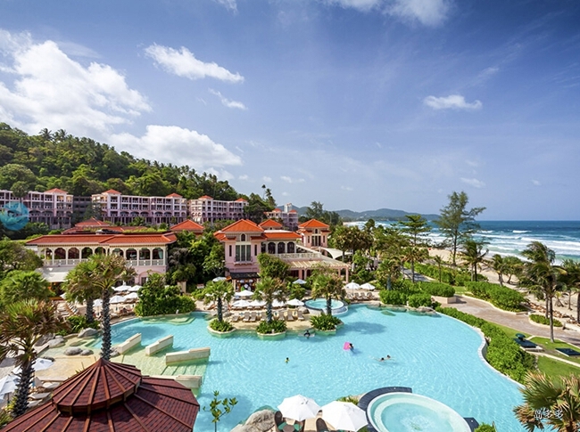 Centara Grand Beach Resort Phuket1.jpg